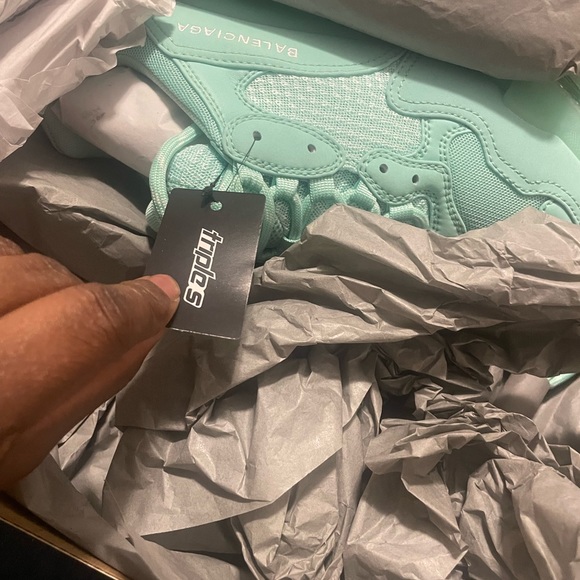 Mint Balenciaga brand new - Picture 9 of 13